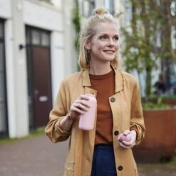 Mepal – Isoleerfles Ellipse 900 Ml – Houdt Je Drankje 12 Uur Warm En 24 Uur Koud – Nordic Pink – Geschikt Voor Bruiswater – Thermosfles – Lekdicht 17 Mepal – Isoleerfles Ellipse 900 Ml – Houdt Je Drankje 12 Uur Warm En 24 Uur Koud – Nordic Pink – Geschikt Voor Bruiswater – Thermosfles – Lekdicht -Premium Waterflessenwinkel 1200x1200 477