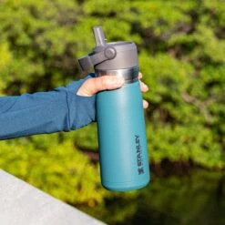 Stanley The IceFlow™ Flip Straw Water Bottle 0,65L - Thermosfles - Lagoon -Premium Waterflessenwinkel 1200x1200 506