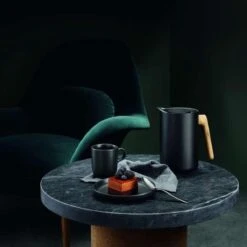 Nordic Kitchen Thermoskan - 1 Liter - Zwart - Eva Solo 12 Nordic Kitchen Thermoskan - 1 Liter - Zwart - Eva Solo -Premium Waterflessenwinkel 1200x1200 533