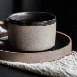 House Of Husk® Keramieke Kop En Schotel Set - Koffiekopjes - Theemokken - Koffiemokken - 250 Ml - Bruin Aardewerk 10 House Of Husk® Keramieke Kop En Schotel Set - Koffiekopjes - Theemokken - Koffiemokken - 250 Ml - Bruin Aardewerk -Premium Waterflessenwinkel 1200x1200 556