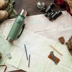 Stanley The Legendary Classic Bottle 1,00L - Thermosfles - Hammertone Green 26 Stanley The Legendary Classic Bottle 1,00L - Thermosfles - Hammertone Green -Premium Waterflessenwinkel 1200x1200 79