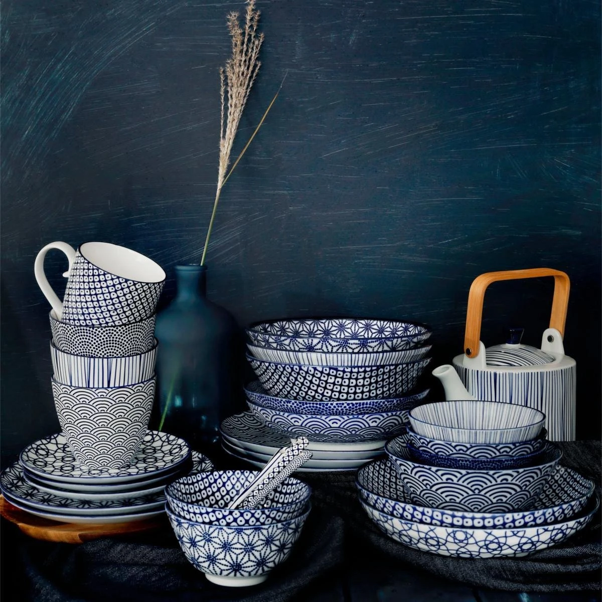 Tokyo Design Studio - Nippon Blue - Set Van 4 Mokken 380 Ml - Verpakt In Luxe Geschenkdoos 5 Tokyo Design Studio - Nippon Blue - Set Van 4 Mokken 380 Ml - Verpakt In Luxe Geschenkdoos - Afbeelding 3