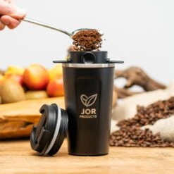 JOR Products® Thermobeker - Koffiezetapparaat - Koffiebonen - Thee - Koffiemachine - Thermoskan - Espressomachine - Reizen - Camping - Koffiefilterhouder 22 JOR Products® Thermobeker - Koffiezetapparaat - Koffiebonen - Thee - Koffiemachine - Thermoskan - Espressomachine - Reizen - Camping - Koffiefilterhouder -Premium Waterflessenwinkel 1200x1200 861