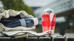 Sareva Muesli Beker - Met Lepel - Yoghurt 2 Go - Rood -Premium Waterflessenwinkel 1200x675 8