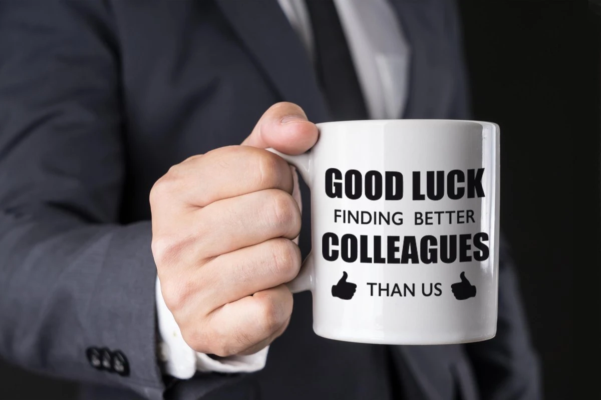 Good Luck Finding Better Colleagues Than Us Koffiemok / Theebeker - 300 Ml - Wit - Carriere Switch / VUT / Pensioen - Bedankt Cadeau Collega / Teamgenoot 4 Good Luck Finding Better Colleagues Than Us Koffiemok / Theebeker - 300 Ml - Wit - Carriere Switch / VUT / Pensioen - Bedankt Cadeau Collega / Teamgenoot - Afbeelding 2