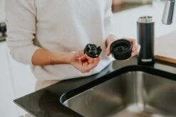 Kambukka Olympus Thermosbeker 500 Ml - Makkelijk Reinigen - Lekvrije Koffiebeker - RVS - Darkness -Premium Waterflessenwinkel 1200x800 17