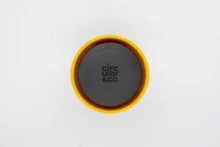 Circular&Co. Herbruikbare To Go Koffiebeker (rCUP) Zwart/geel 12oz/340ml 19 Circular&Co. Herbruikbare To Go Koffiebeker (rCUP) Zwart/geel 12oz/340ml -Premium Waterflessenwinkel 1200x801 20