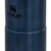Stanley Trigger-Action Travel Mug 0.47L - Thermosfles - Nightfall 2 Stanley Trigger-Action Travel Mug 0.47L - Thermosfles - Nightfall -Premium Waterflessenwinkel 447x1200