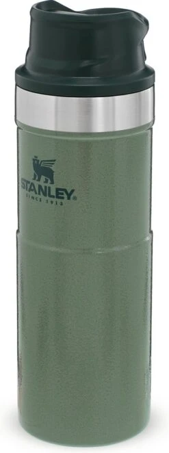 Stanley Trigger-Action Travel Mug 0.47L - Thermosfles - Hammertone Green -Premium Waterflessenwinkel 448x1200 1