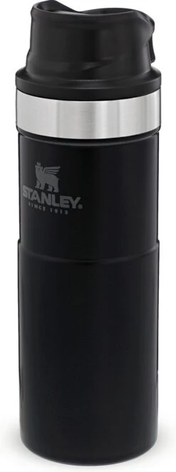 Stanley Trigger-Action Travel Mug 0.47L - Thermosfles - Matt Black -Premium Waterflessenwinkel 448x1200