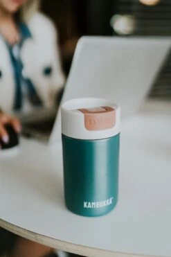 Kambukka Olympus Thermosbeker 300 Ml - Makkelijk Reinigen - Lekvrije Koffiebeker - RVS - Enchanted Forest -Premium Waterflessenwinkel 800x1200 26