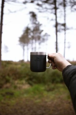 Stanley The Legendary Camp Mug 0,35L - Beker - Hammertone Green 29 Stanley The Legendary Camp Mug 0,35L - Beker - Hammertone Green -Premium Waterflessenwinkel 800x1200 37