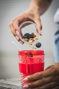 Sareva Muesli Beker - Met Lepel - Yoghurt 2 Go - Rood -Premium Waterflessenwinkel 800x1200 39