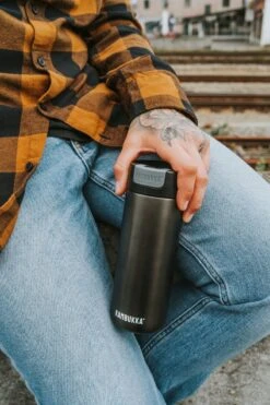 Kambukka Olympus Thermosbeker 500 Ml - Makkelijk Reinigen - Lekvrije Koffiebeker - RVS - Darkness -Premium Waterflessenwinkel 800x1200 5