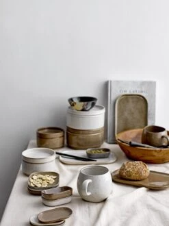 Bloomingville Addison Mokken - Aardewerk - Set Van 3 9 Bloomingville Addison Mokken - Aardewerk - Set Van 3 -Premium Waterflessenwinkel 899x1200 10