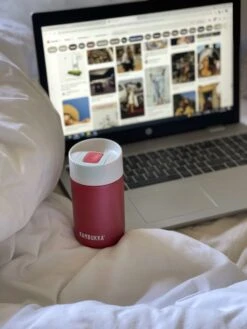 Kambukka Olympus Thermosbeker 300 Ml - Makkelijk Reinigen - Lekvrije Koffiebeker - RVS - Cherry Cake 19 Kambukka Olympus Thermosbeker 300 Ml - Makkelijk Reinigen - Lekvrije Koffiebeker - RVS - Cherry Cake -Premium Waterflessenwinkel 900x1200 8