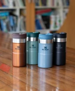 Stanley The NeverLeak™ Travel Mug 0,25L NEW - Thermosfles - Maple -Premium Waterflessenwinkel 989x1200